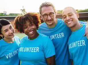 Group_of_volunteers_of_different_colours (1)